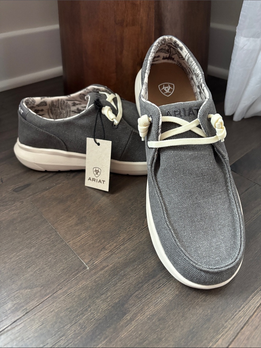 Ariat Hilo Wshed Black,FLX Foam sole,cushion insole,moc toe, fabric upper,laces